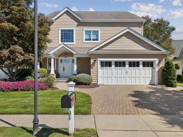 14 Esmond Avenue, Melville, NY 11747