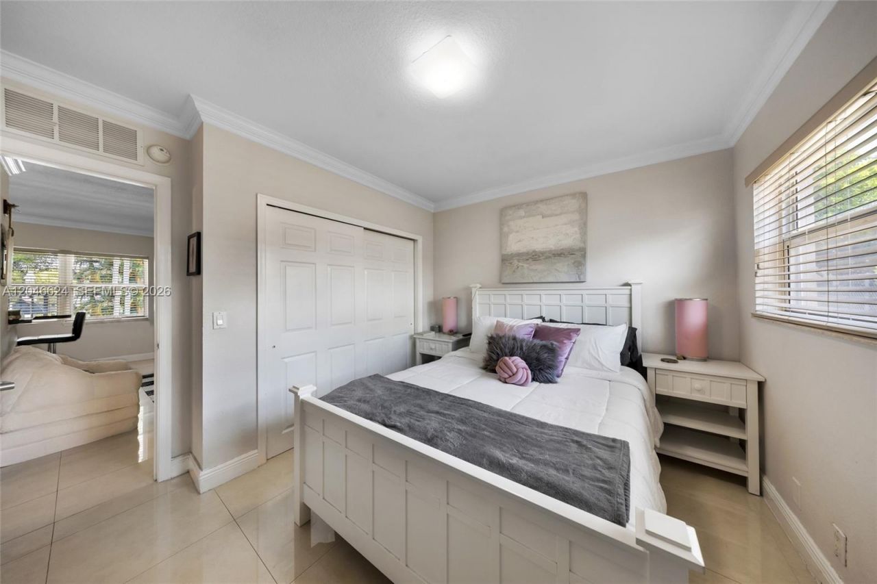 660 NE 11th Ave, Unit 102, Fort Lauderdale, FL 33304 Photo
