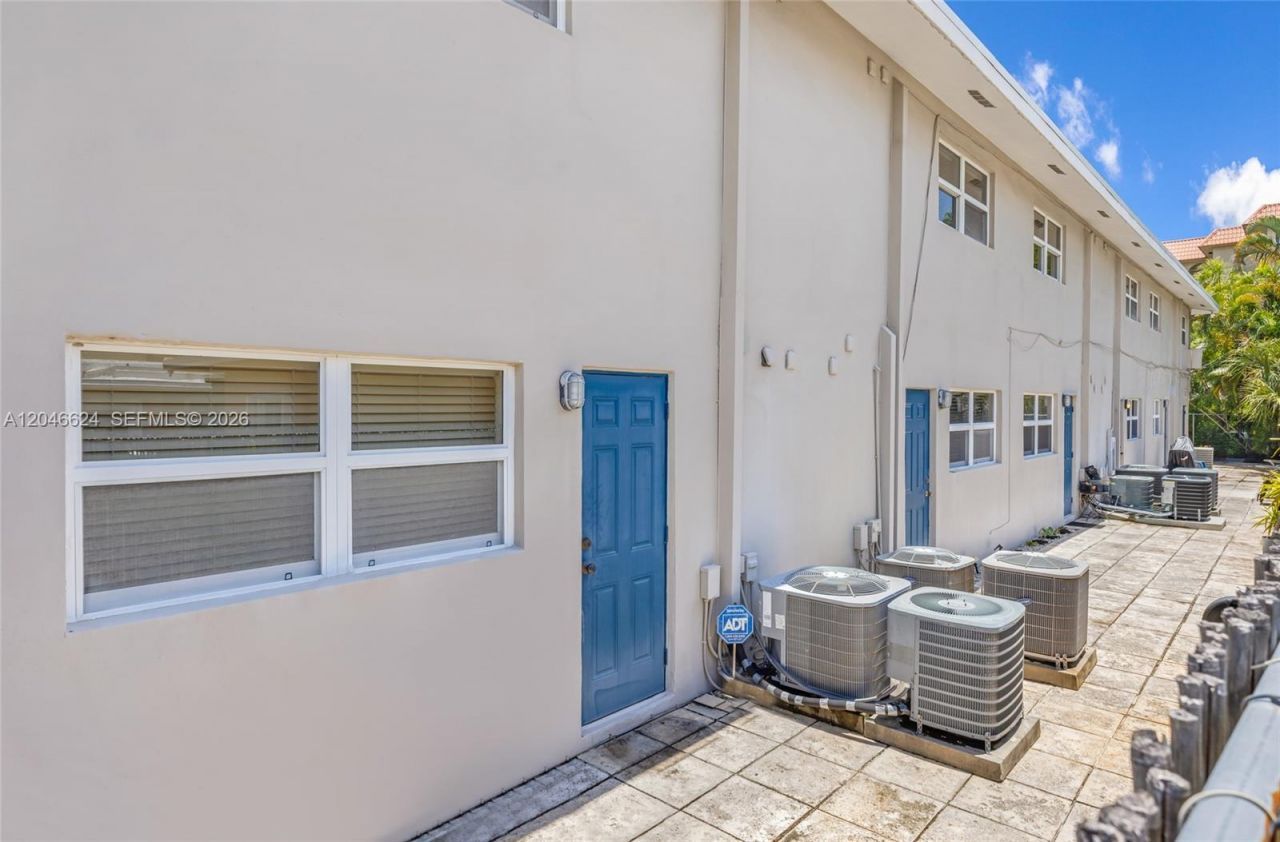 660 NE 11th Ave, Unit 102, Fort Lauderdale, FL 33304 Photo