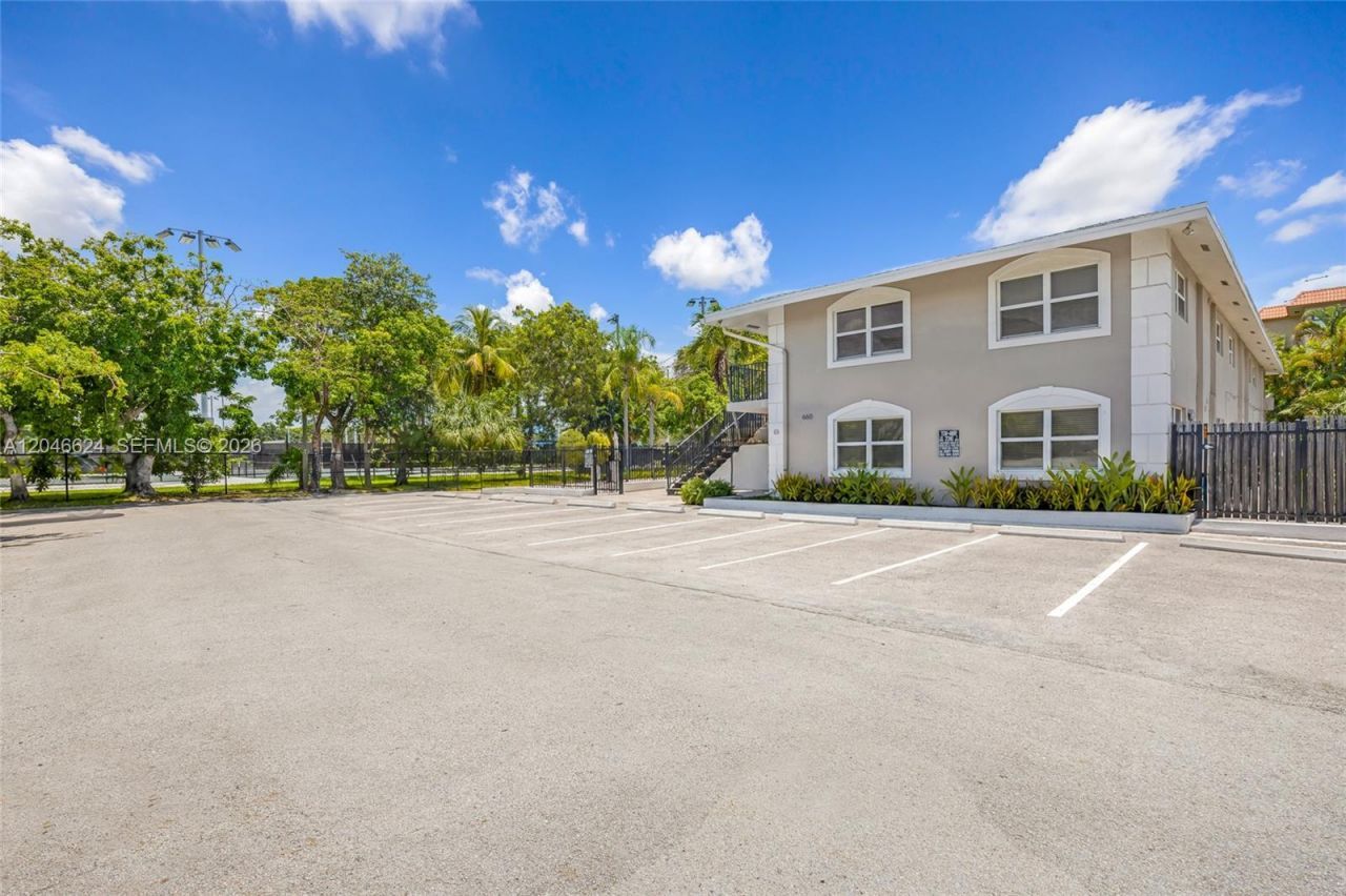 660 NE 11th Ave, Unit 102, Fort Lauderdale, FL 33304 Photo
