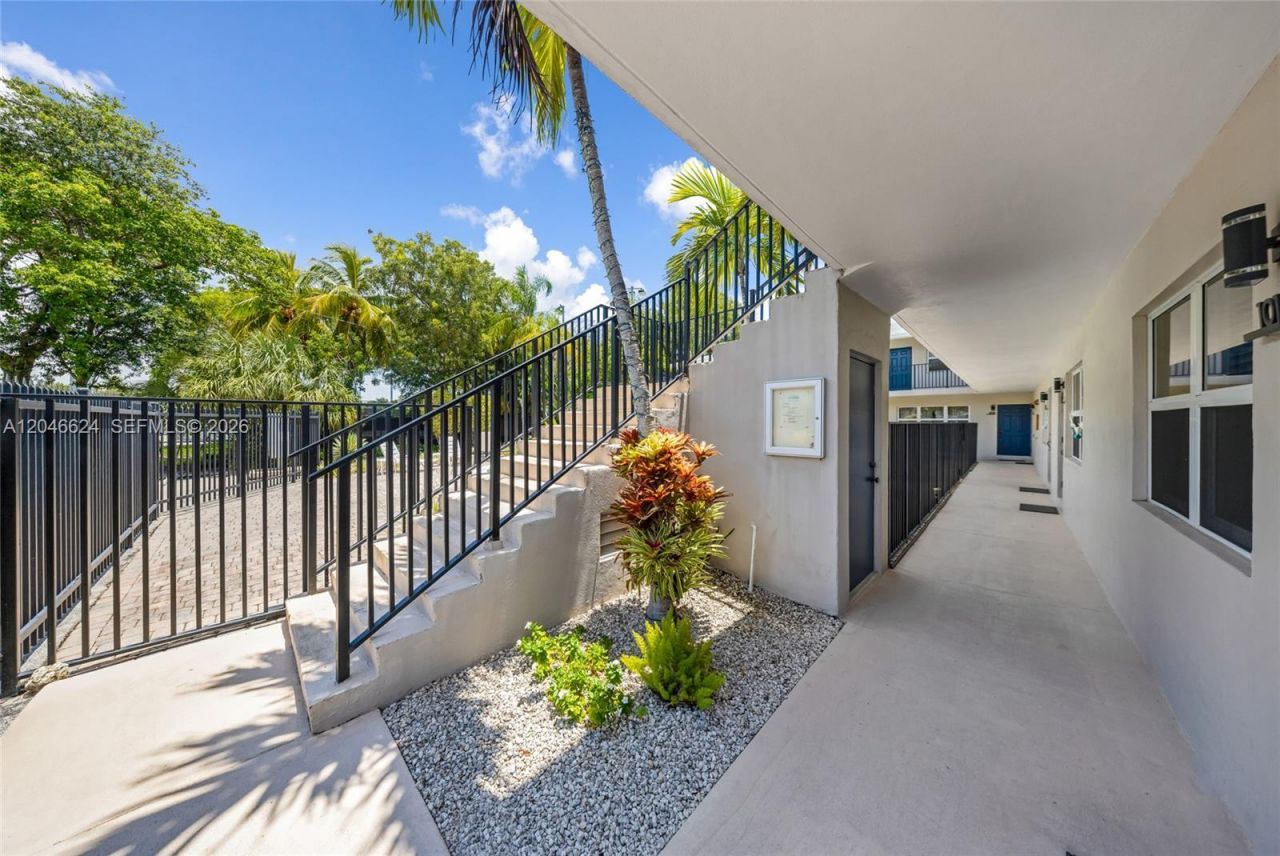 660 NE 11th Ave, Unit 102, Fort Lauderdale, FL 33304 Photo