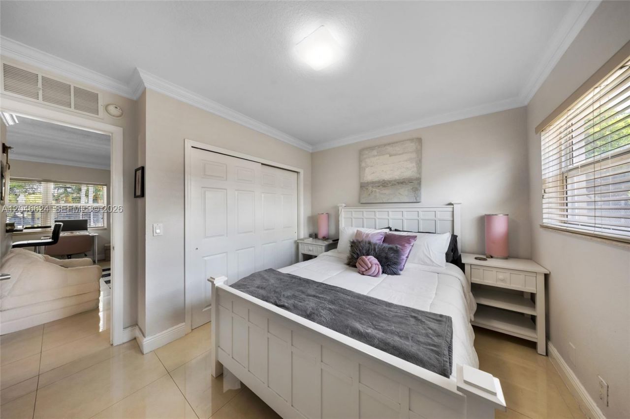 660 NE 11th Ave, Unit 102, Fort Lauderdale, FL 33304 Photo