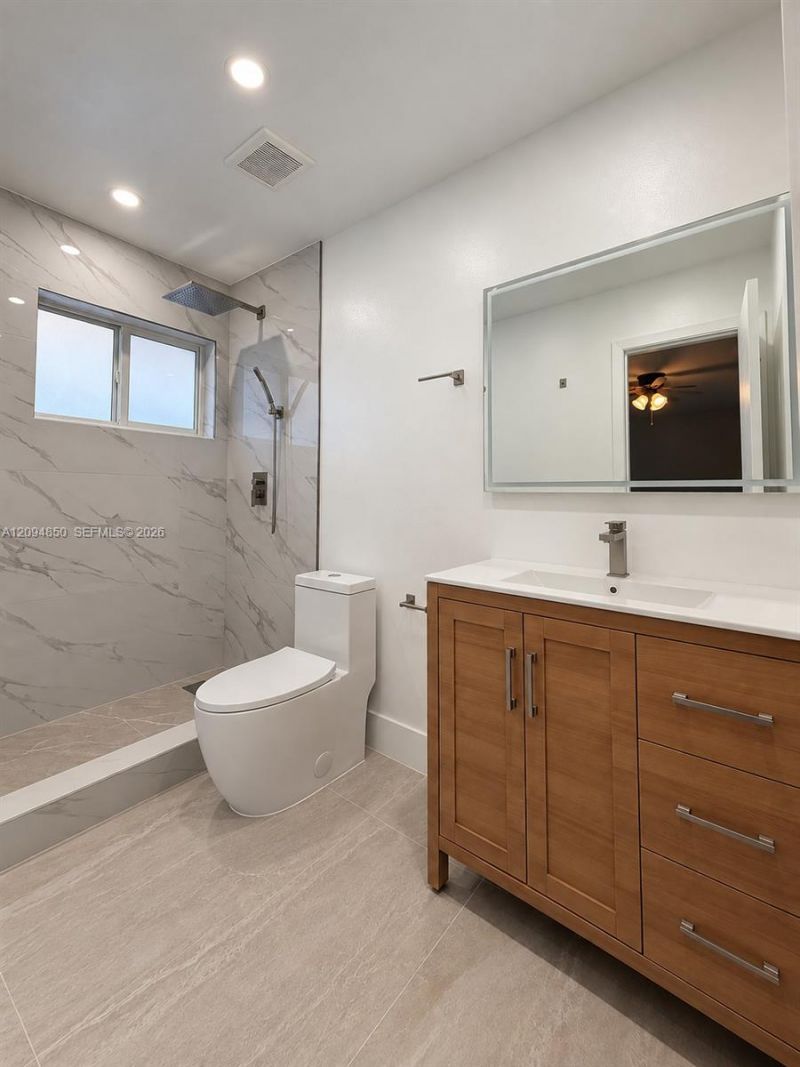 554 E 10th St , Unit 554, Hialeah, FL 33010 Photo
