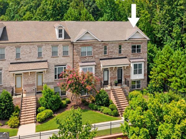 1016 Township Square, Alpharetta, GA 30022