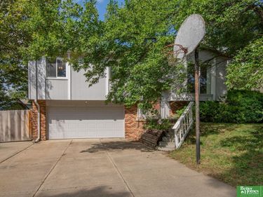5016 Edinburgh Street, Omaha, NE 68157