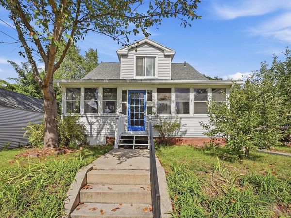31 Gates St, Holyoke, MA 01040