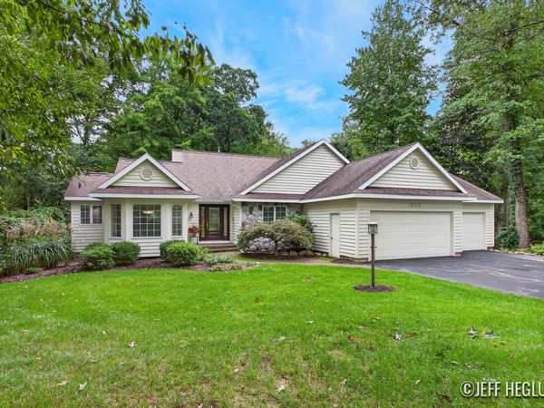 1926 Country Brook Drive SE, Ada, MI 49301