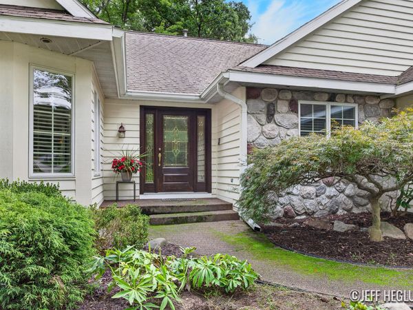 1926 Country Brook Drive SE, Ada, MI 49301