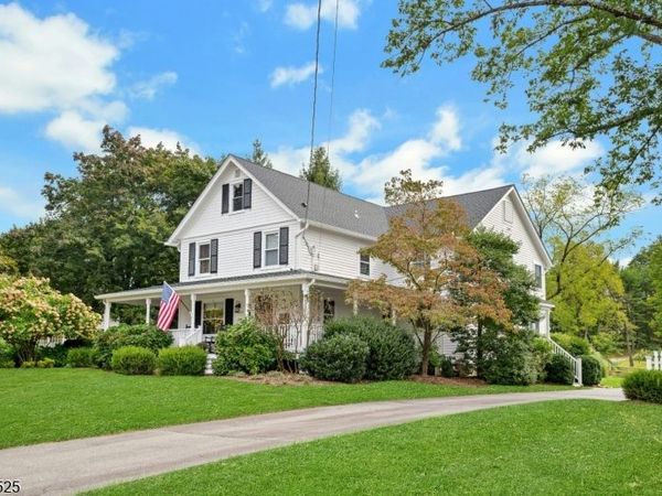 32 W Main St, Mendham, NJ 07945