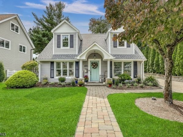 91 Spruce St, Midland Park, NJ 07432