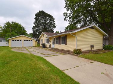 1127 Ebeling Drive, South Bend, IN 46615