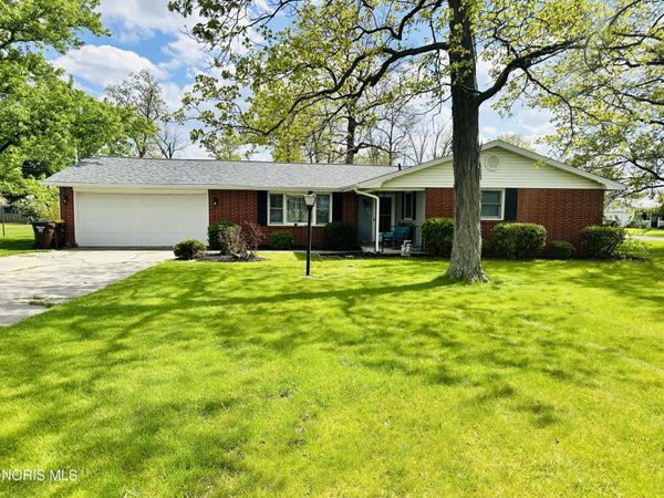 110 Elmwood Drive , Sherwood, OH 43556