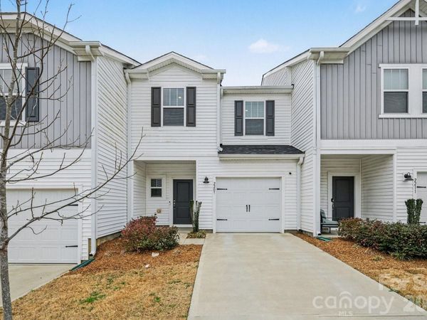 2207 Belterra Drive , Charlotte, NC 28216