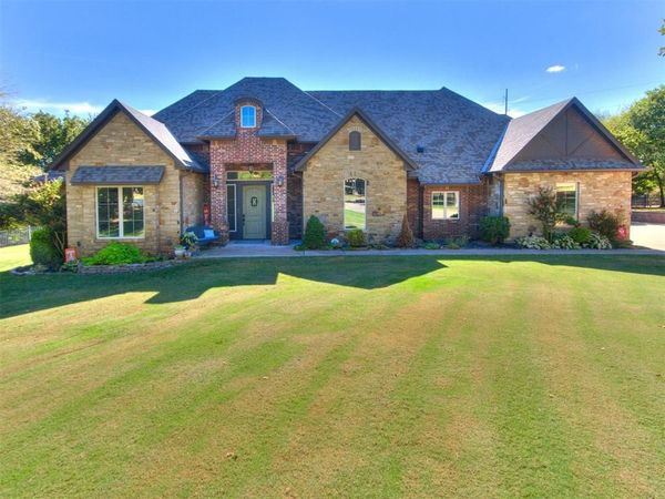 2217 Crestwood Drive, Jones, OK 73049