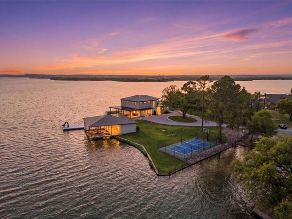 421 Hillview DR, Granite Shoals, TX 78654