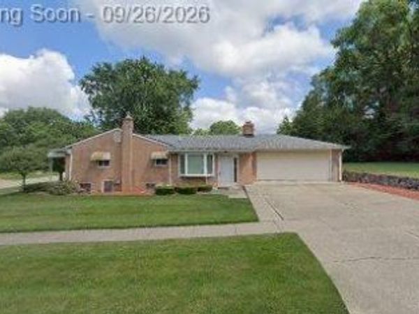 1085 Queen Court, Milford Village, Mi 48381