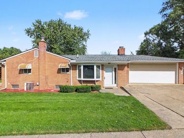 1085 Queen Court, Milford Village, Mi 48381