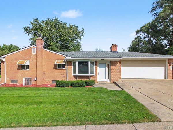 1085 Queen Court, Milford Village, Mi 48381