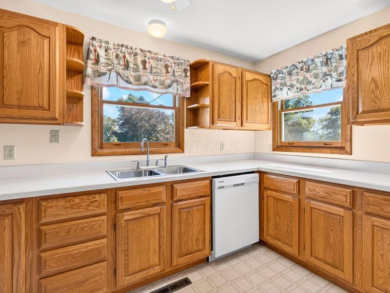9905 Cincinnati Zanesville Road SW, Amanda, OH 43102 Photo 10
