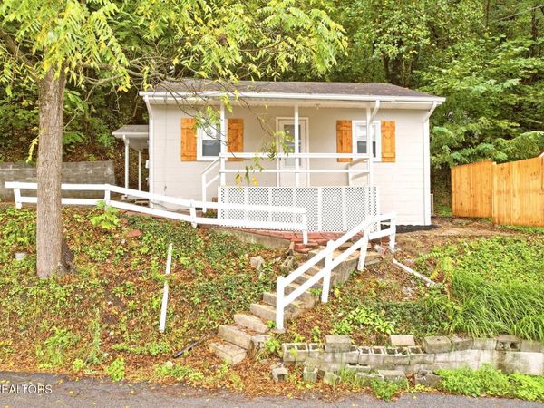 517 Cherry St, LaFollette, TN 37766