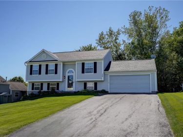 586 Crows Nest Ln , Macedon, NY 14502