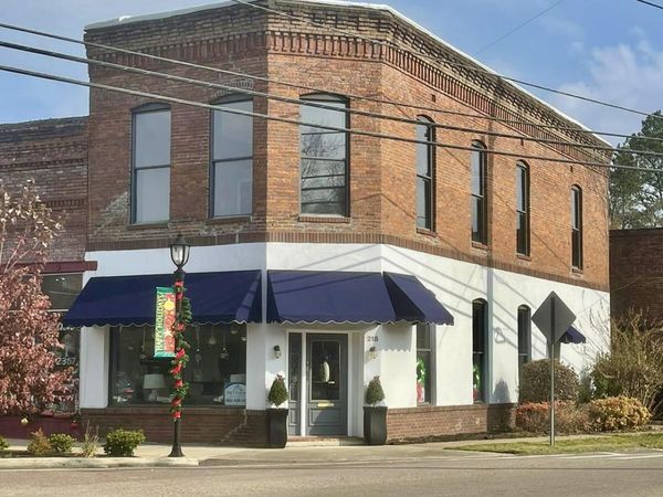 218 Main St., Nettleton, MS 38858