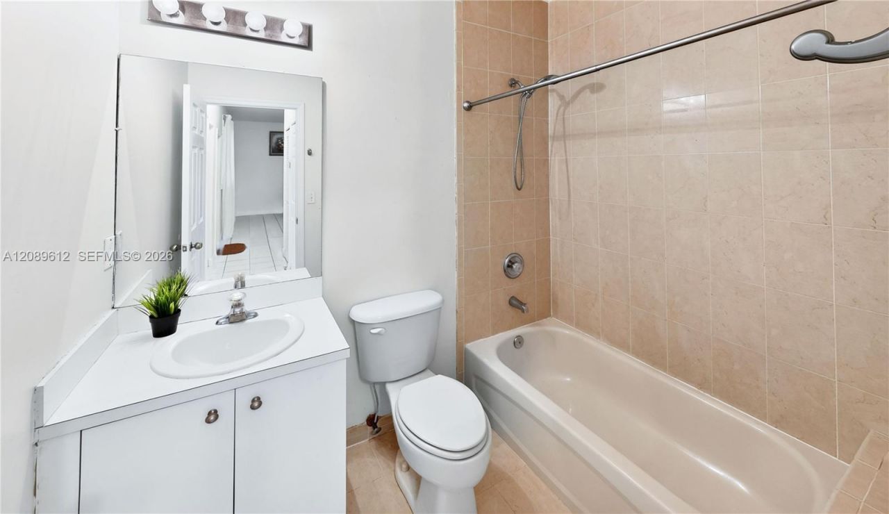 2741 NE 4th St , Unit 202, Homestead, FL 33033 Photo