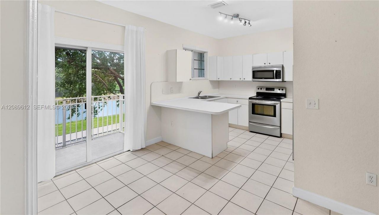 2741 NE 4th St , Unit 202, Homestead, FL 33033 Photo