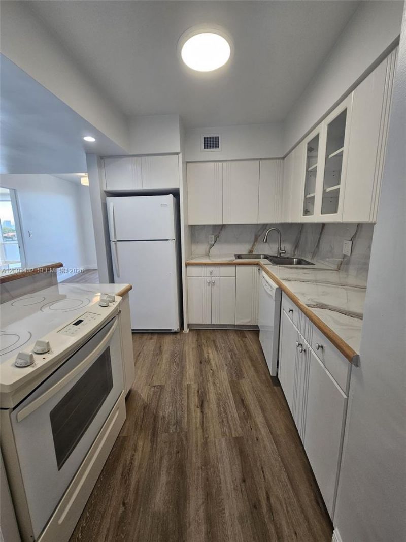 900 Bay Dr, Unit 721, Miami Beach, FL 33141 Photo