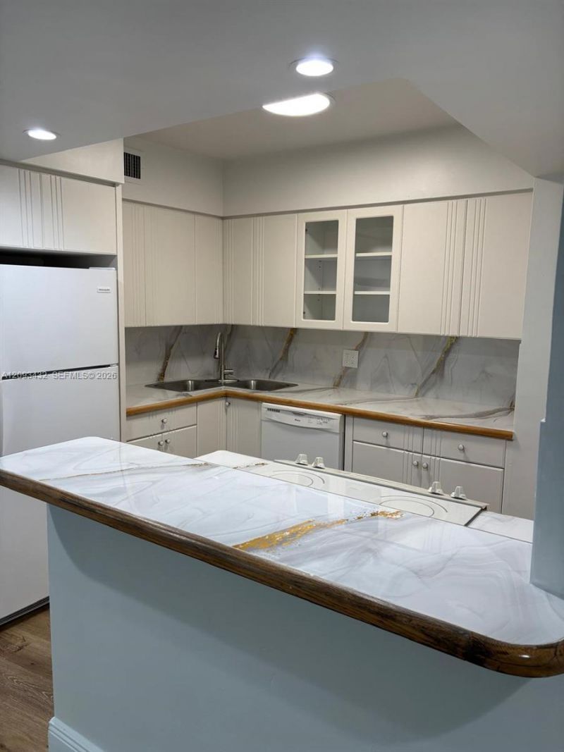 900 Bay Dr, Unit 721, Miami Beach, FL 33141 Photo