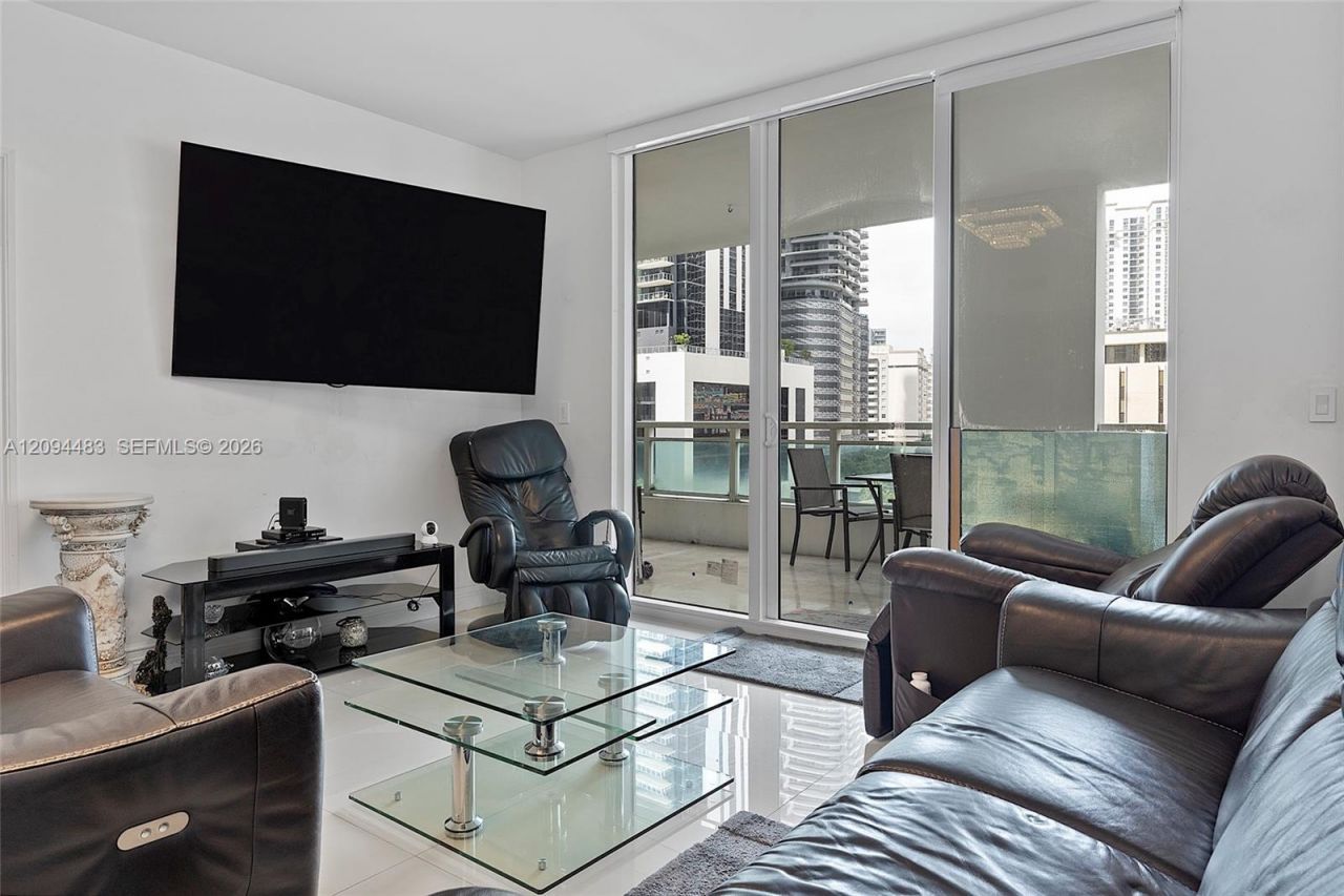 951 Brickell Ave , Unit 605, Miami, FL 33131 Photo