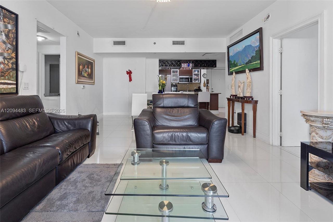 951 Brickell Ave , Unit 605, Miami, FL 33131 Photo