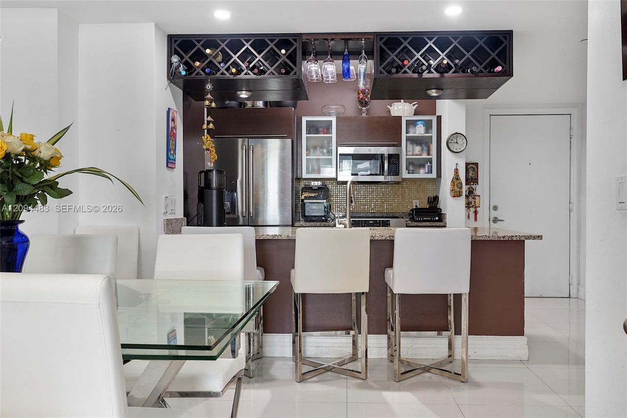 951 Brickell Ave , Unit 605, Miami, FL 33131 Photo