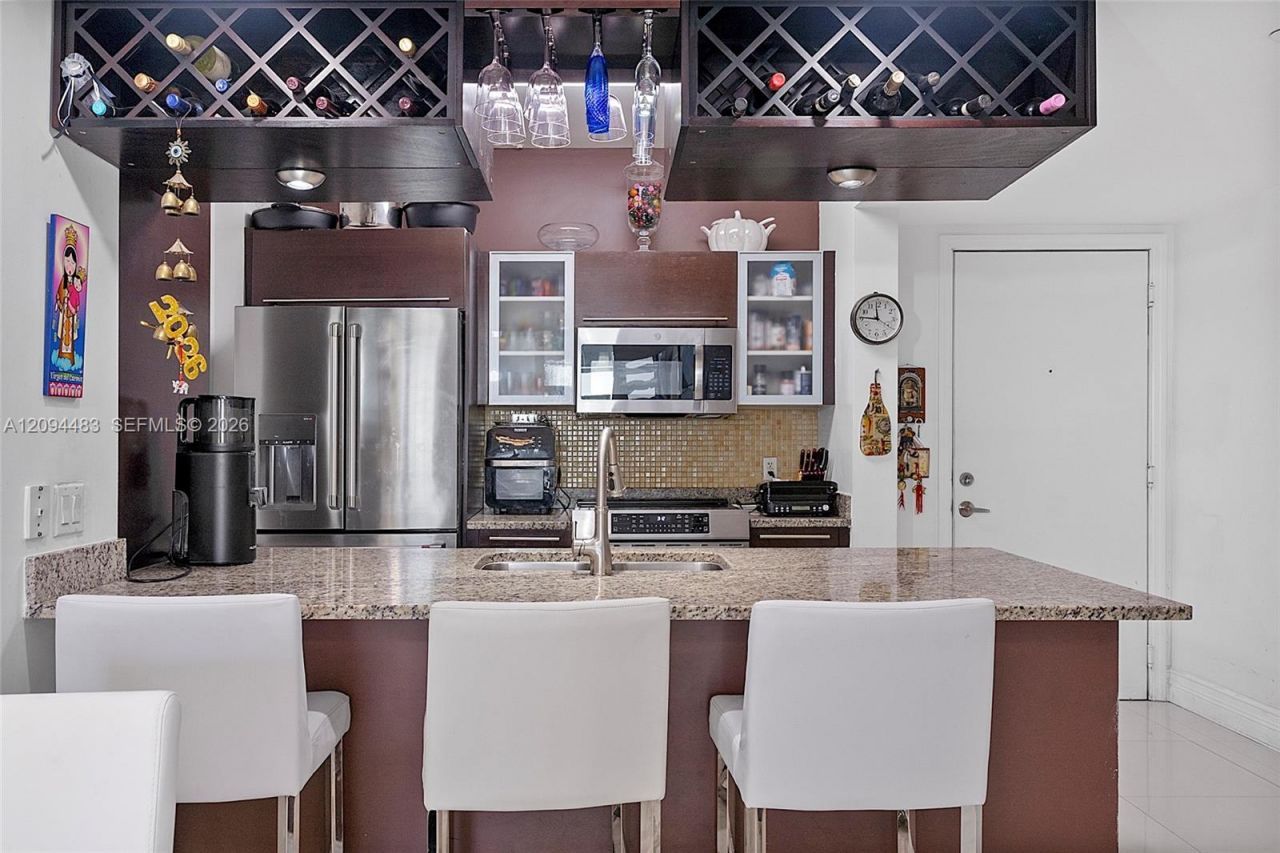 951 Brickell Ave , Unit 605, Miami, FL 33131 Photo