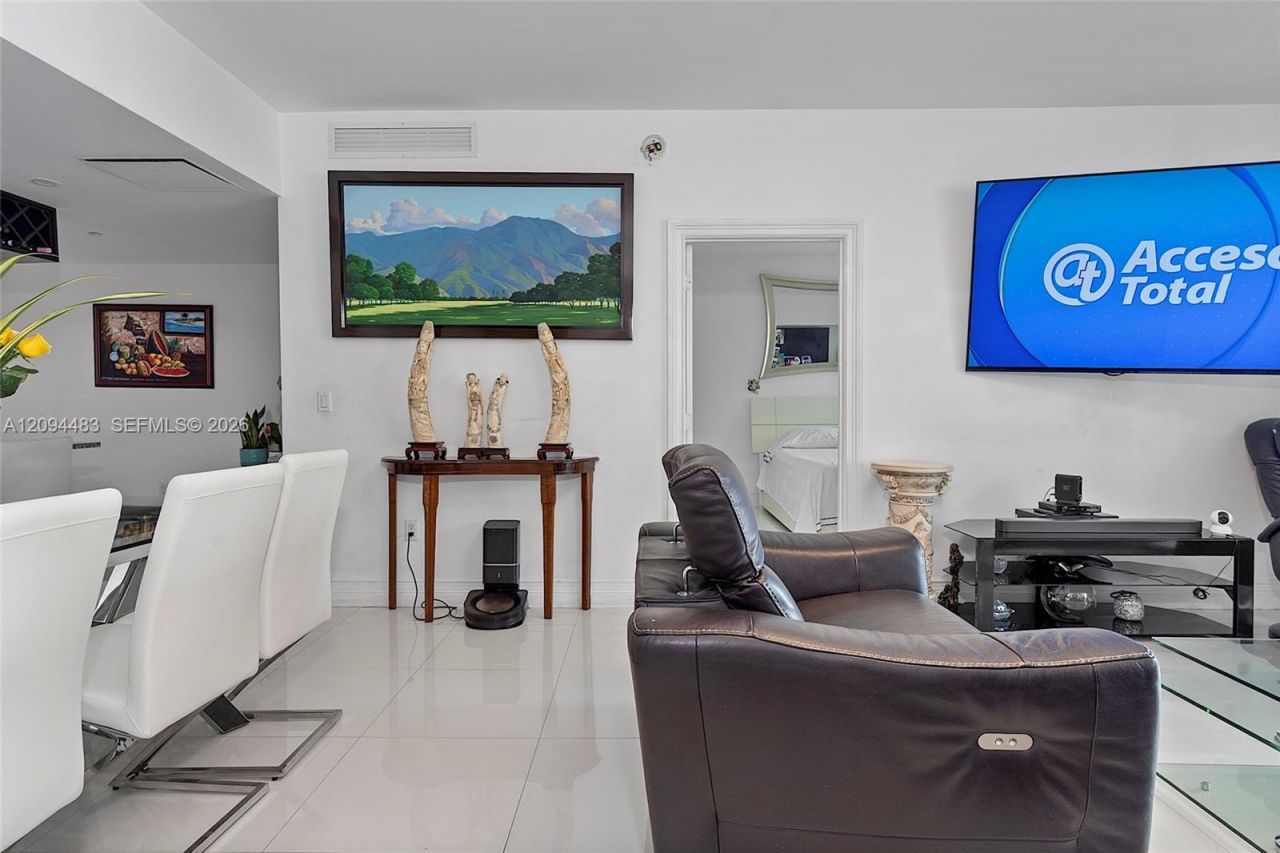 951 Brickell Ave , Unit 605, Miami, FL 33131 Photo