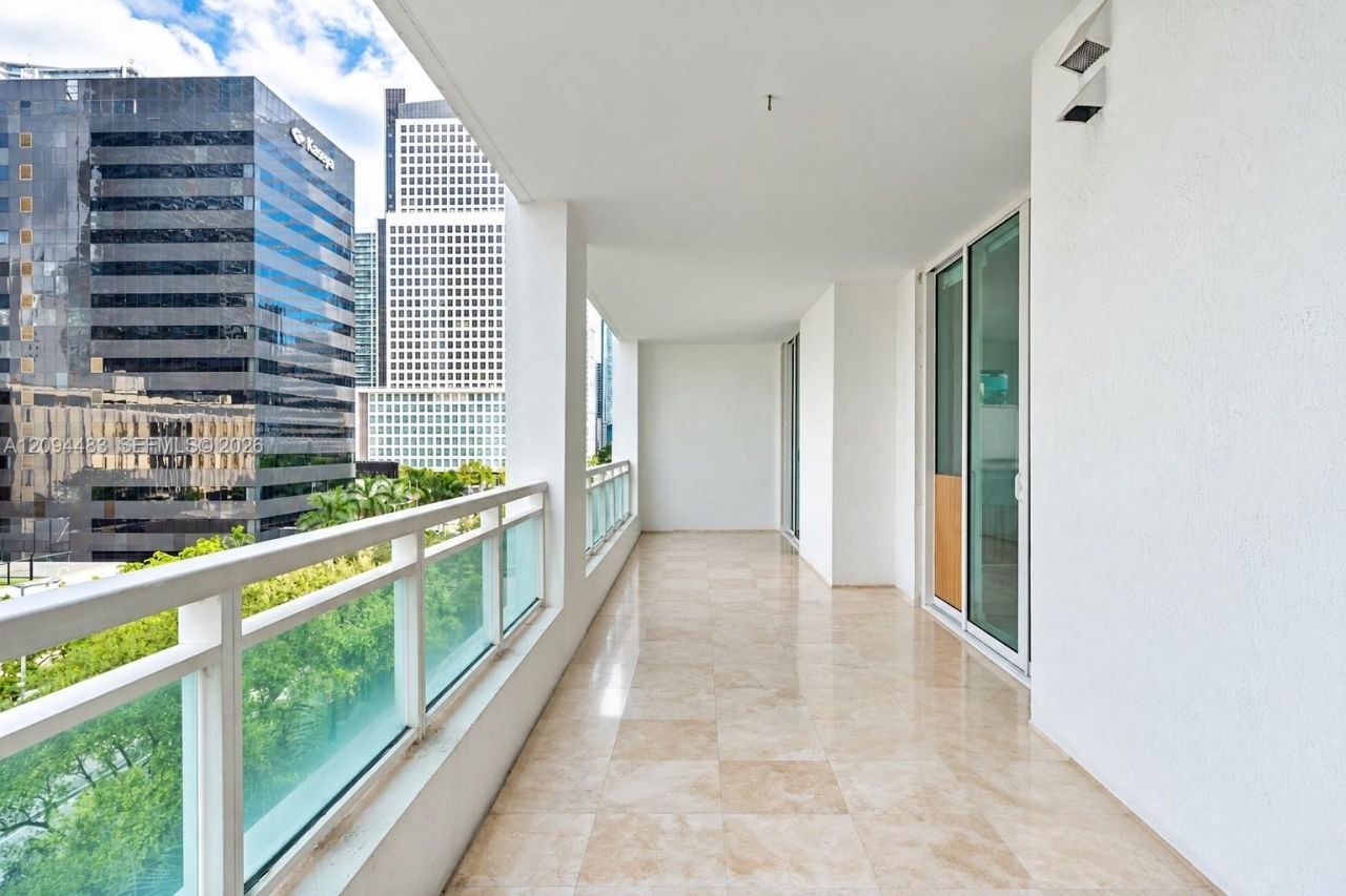 951 Brickell Ave , Unit 605, Miami, FL 33131 Photo