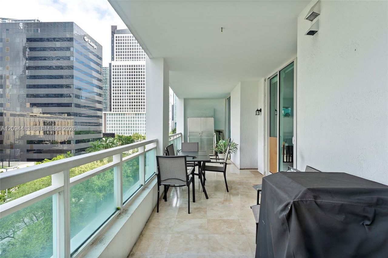 951 Brickell Ave , Unit 605, Miami, FL 33131 Photo