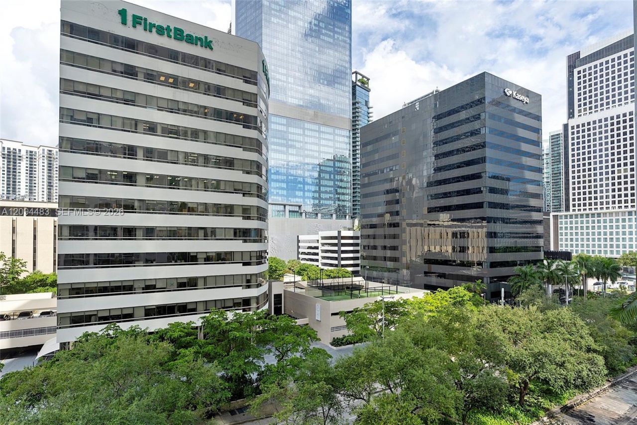 951 Brickell Ave , Unit 605, Miami, FL 33131 Photo