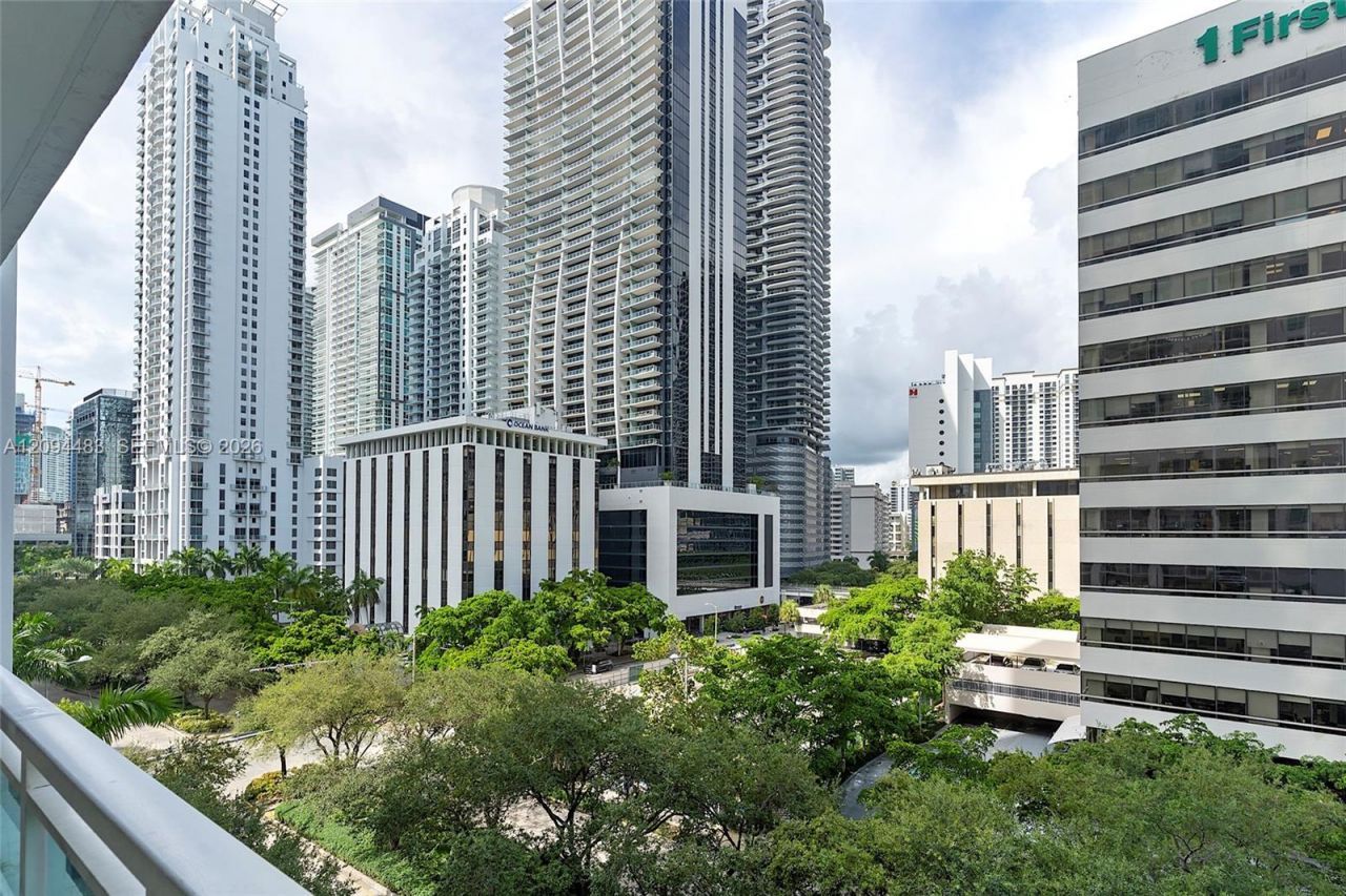 951 Brickell Ave , Unit 605, Miami, FL 33131 Photo