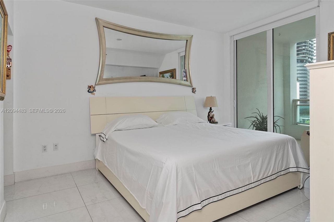 951 Brickell Ave , Unit 605, Miami, FL 33131 Photo