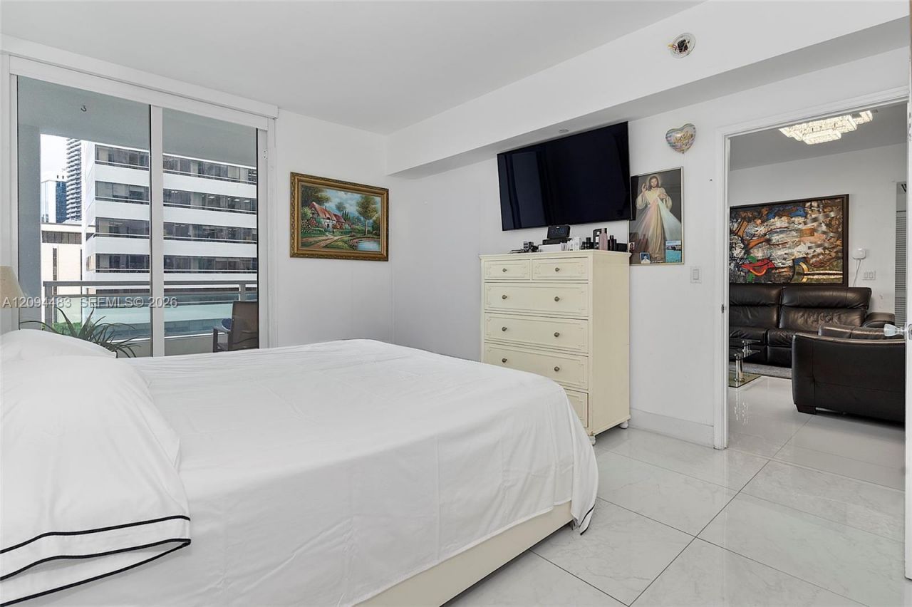 951 Brickell Ave , Unit 605, Miami, FL 33131 Photo