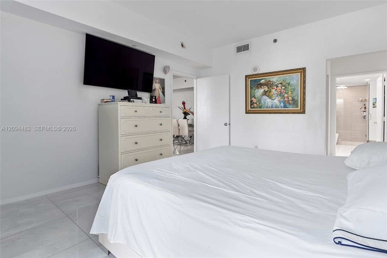951 Brickell Ave , Unit 605, Miami, FL 33131 Photo
