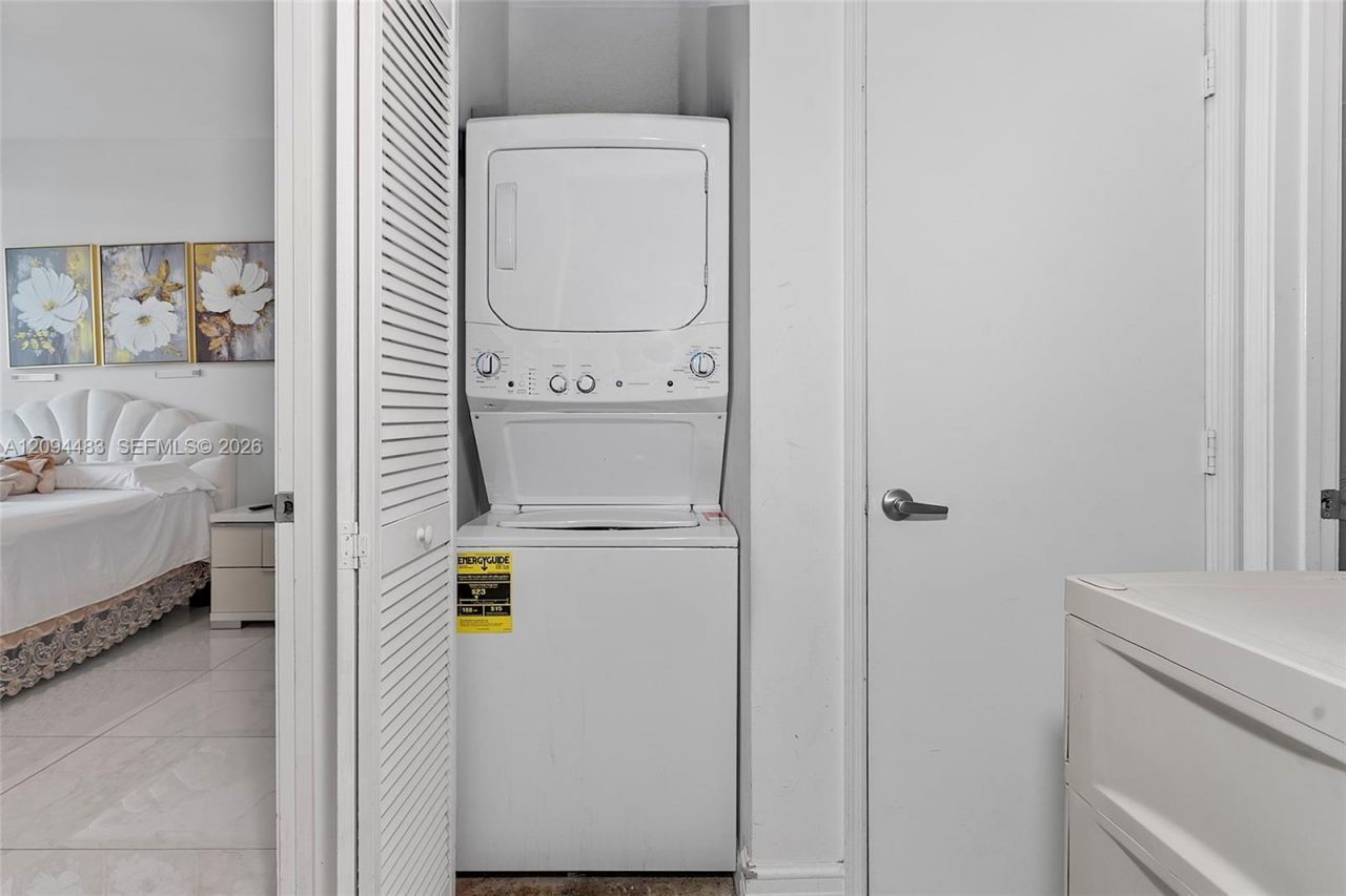951 Brickell Ave , Unit 605, Miami, FL 33131 Photo