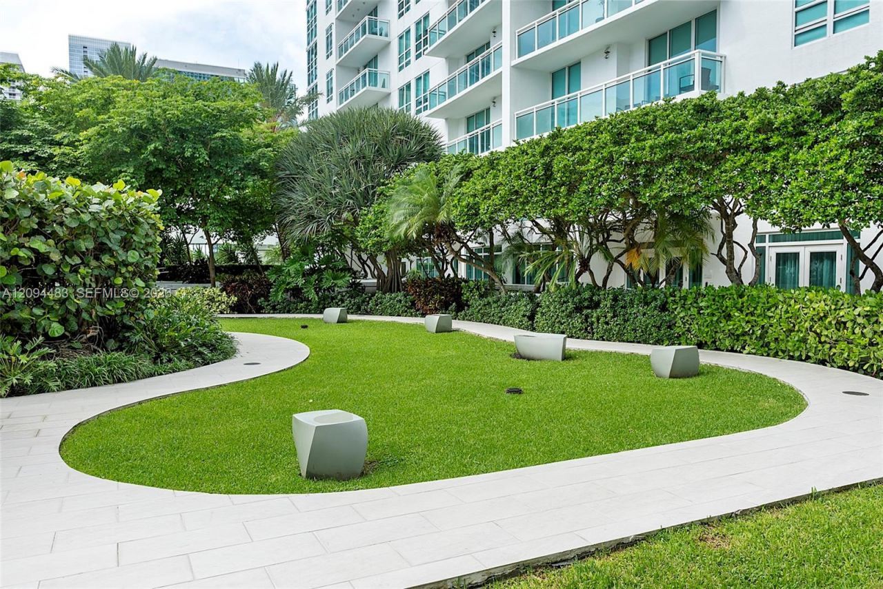 951 Brickell Ave , Unit 605, Miami, FL 33131 Photo