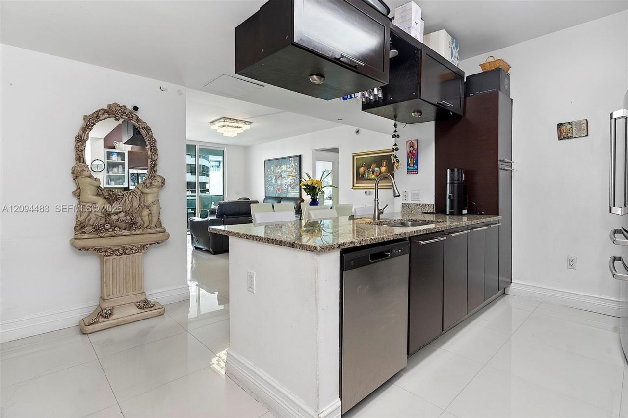 951 Brickell Ave , Unit 605, Miami, FL 33131 Photo