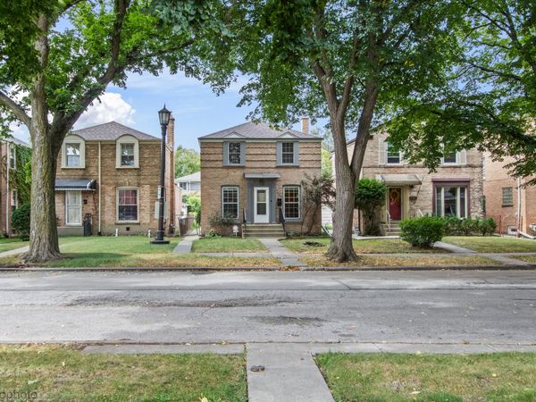 1720 Leland Avenue , Evanston, IL 60201