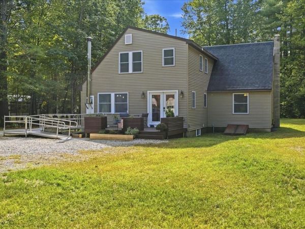 25 E Oxford Road , Oxford, ME 04270