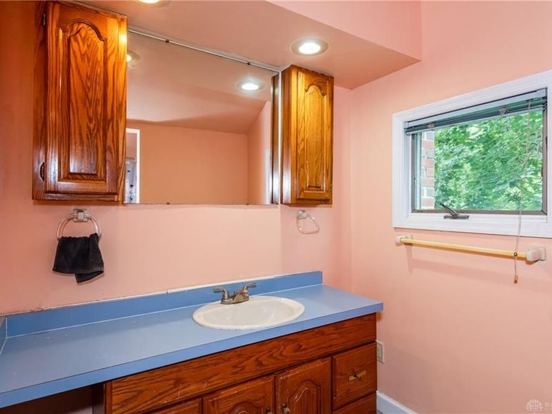 130 Rosewood Drive, Dayton, OH 45415 Photo 5