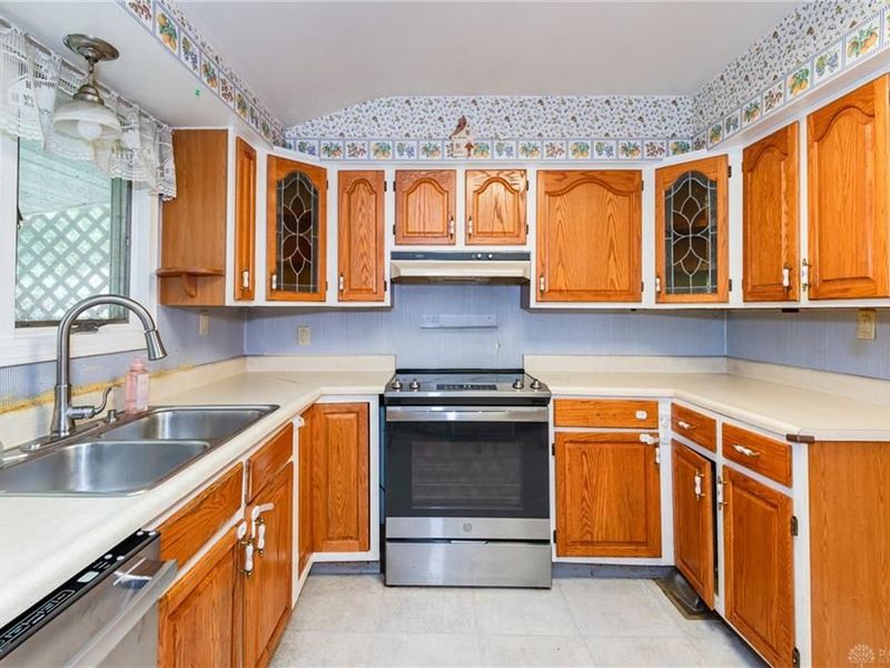 130 Rosewood Drive, Dayton, OH 45415 Photo 9
