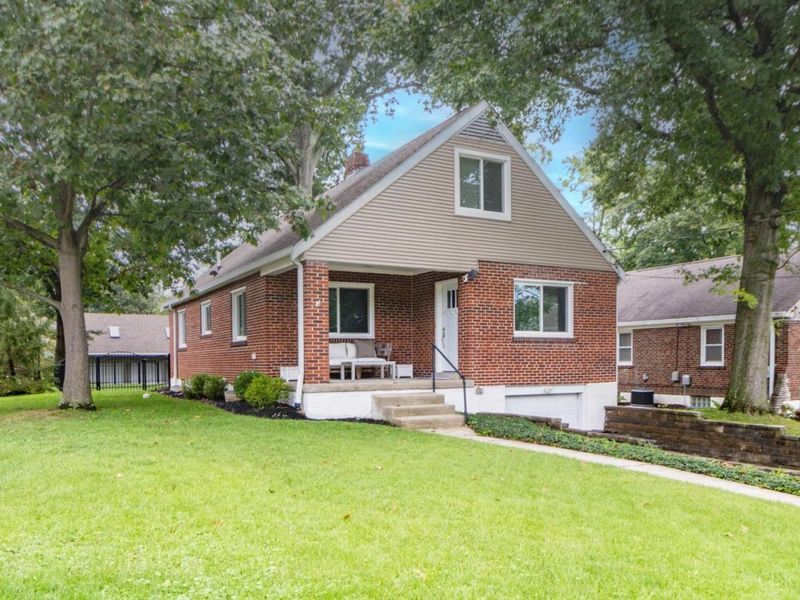 7086 Shawnee Run Road, Madeira, OH 45243 Photo 1